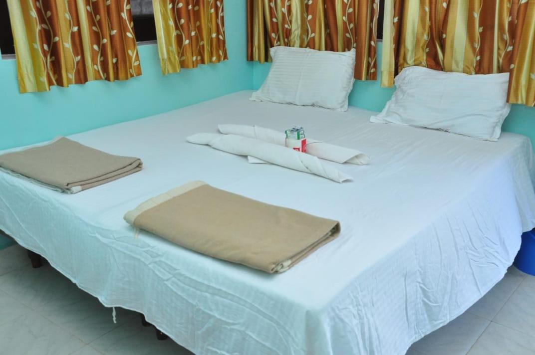 Ranjana Guesthouse Hampi Bagian luar foto