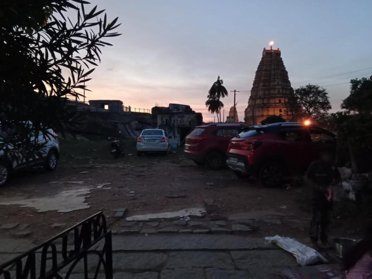 Ranjana Guesthouse Hampi Bagian luar foto
